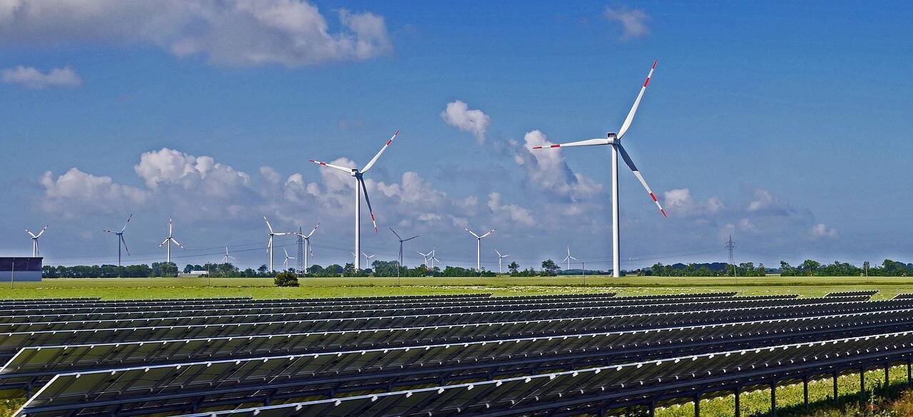 Date Transelectrica: Panourile fotovoltaice „bat” turbinele eoliene la producție