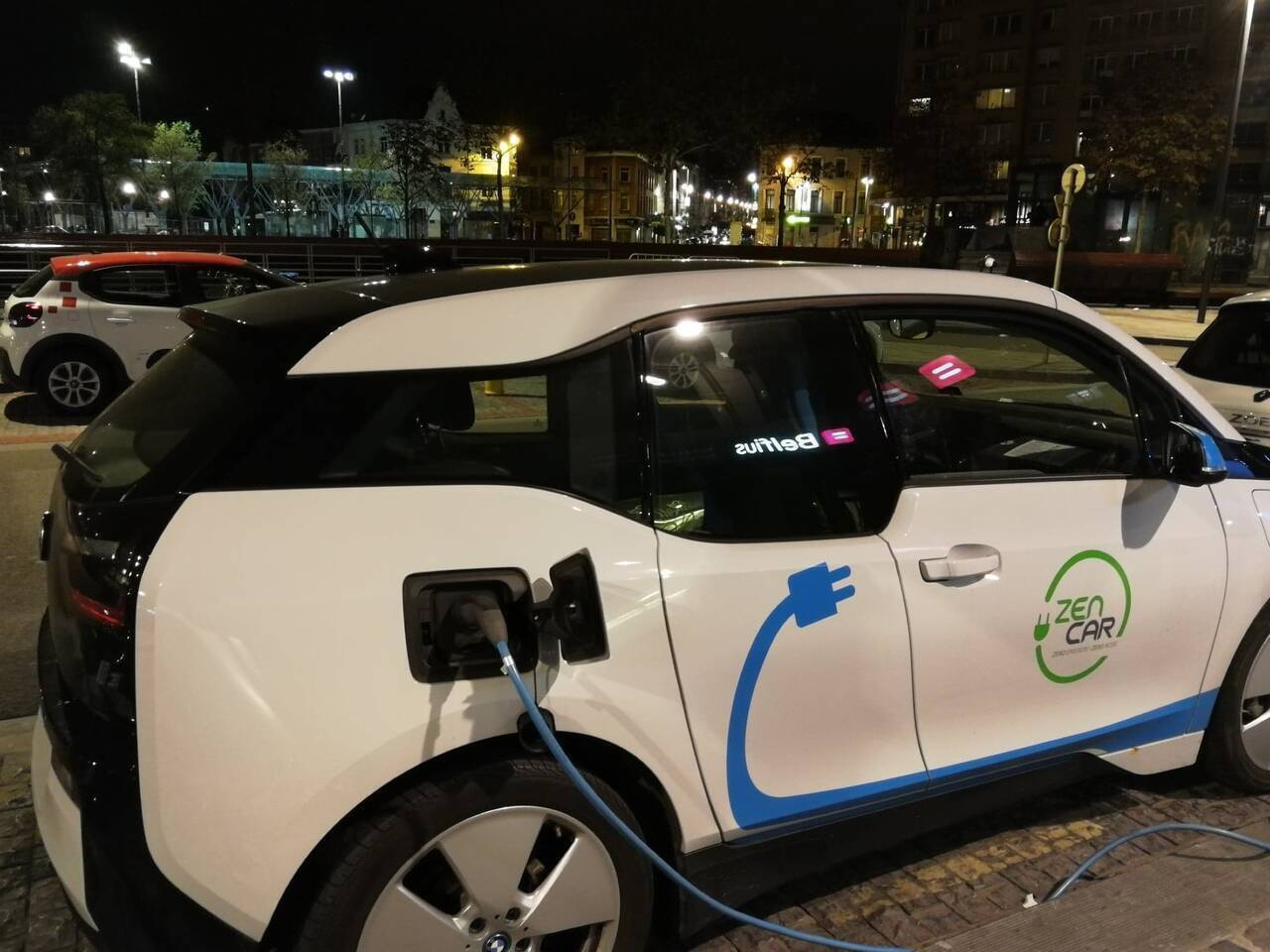 Germania alocă un miliard de euro pentru o nouă generație de baterii destinate mașinilor electrice. Cât a scăzut costul bateriilor în ultimii 8 ani. GRAFIC