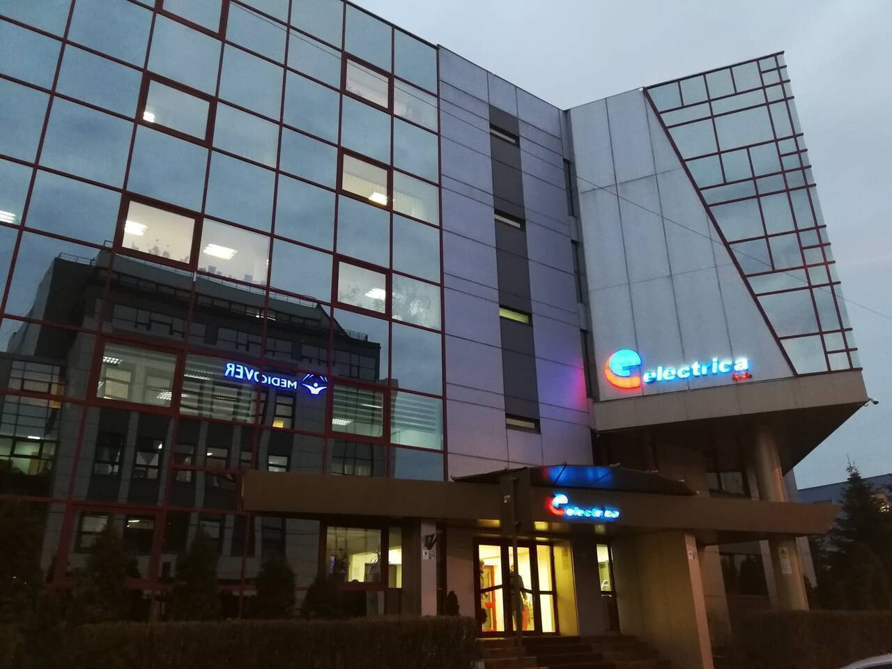 Electrica Furnizare: Clienții persoane fizice pot încheia contracte în piața concurențială doar cu buletinul
