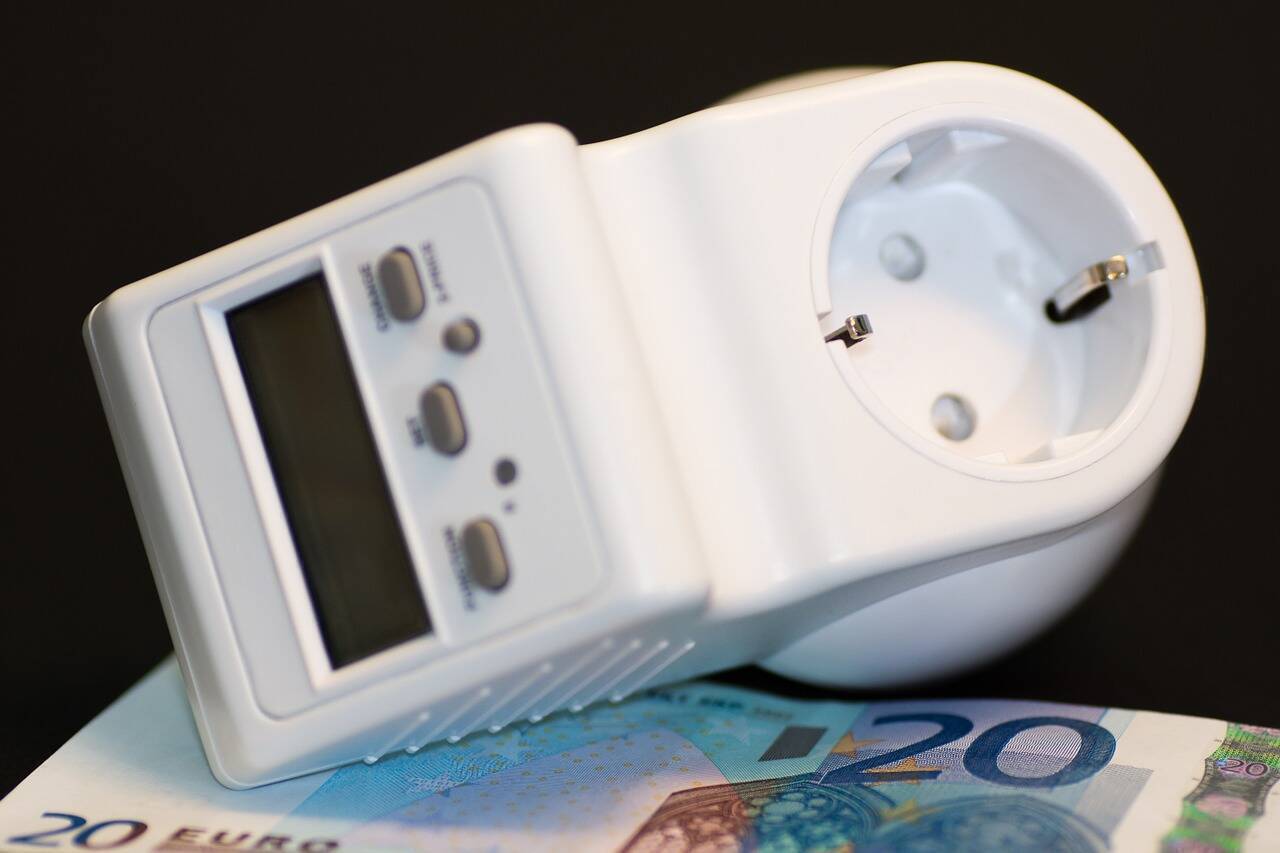EXCLUSIV. Șapte din zece greci nu înțeleg factura de electricitate