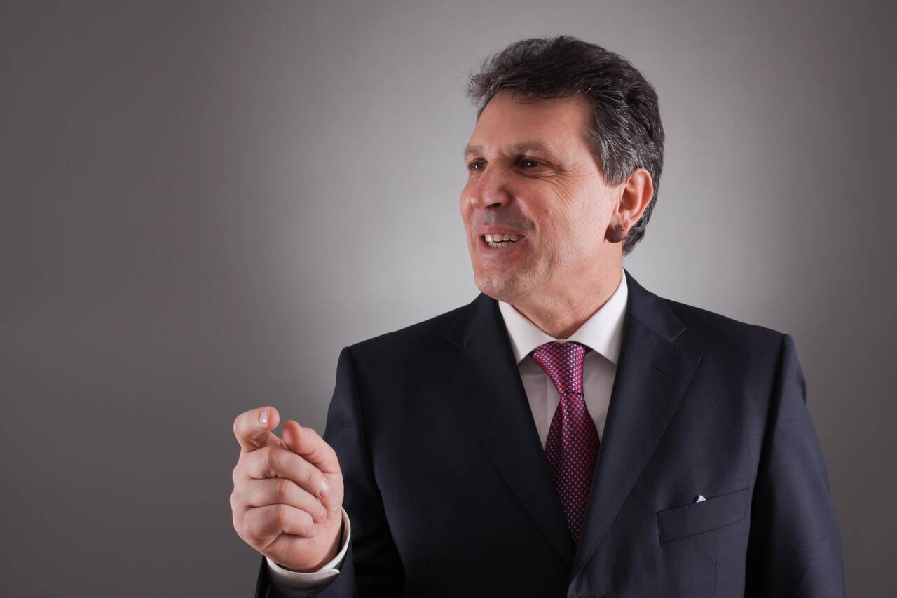 Iulian Iancu contestă numirea lui Neacșu la ANRE, condamnat după ce și-a angajat fiica la biroul parlamentar. Și Iancu își angajase fratele