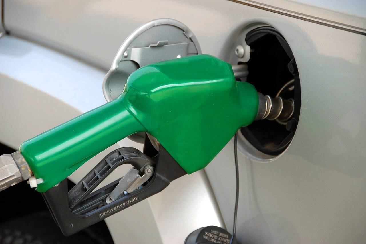 Prețul petrolului a „explodat” ca în vreme de război, după atacurile din Arabia Saudită. Platts: Cotațiile ar putea ajunge la 80 de dolari/baril