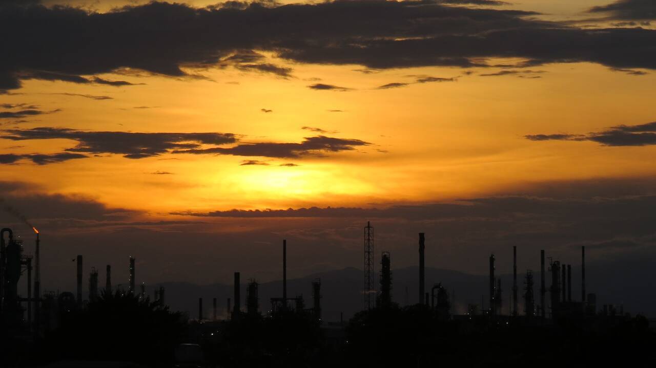 Criză fără precedent. Prețurile petrolului ar putea deveni negative în unele zone