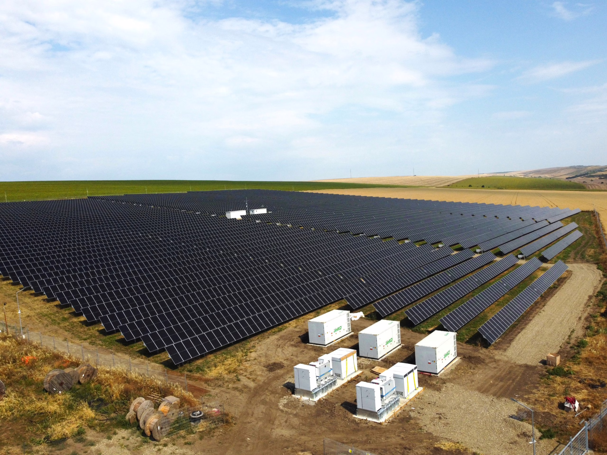 Raport Ember: Bateriile au început să concureze cu centralele pe gaz în 2025 și să influențeze prețurile energiei în UE