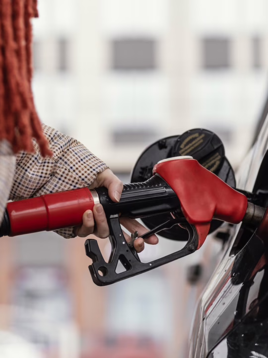 benzinarie, carburanti, benzina - sursa foto: Freepik.com